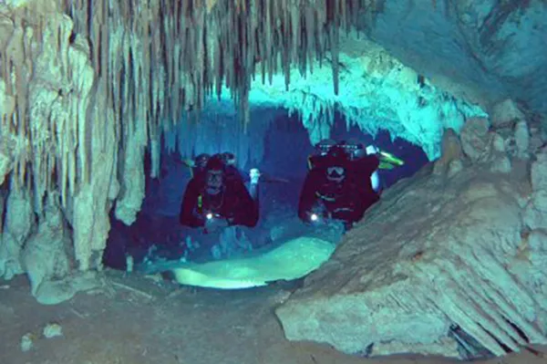 PADI cave diving by Aquatech